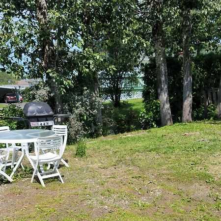 エドマンズトンLower Level Apt 6Ft High Close To Hwy Netflix Wifiアパートメント エクステリア 写真