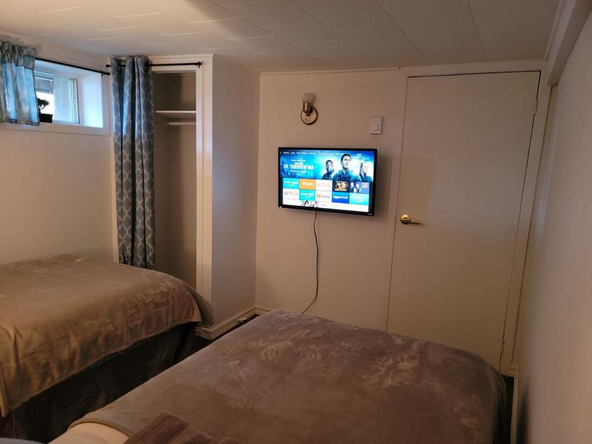 エドマンズトンLower Level Apt 6Ft High Close To Hwy Netflix Wifiアパートメント エクステリア 写真