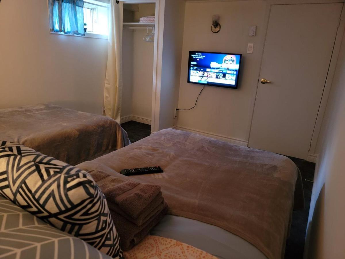 エドマンズトンLower Level Apt 6Ft High Close To Hwy Netflix Wifiアパートメント エクステリア 写真