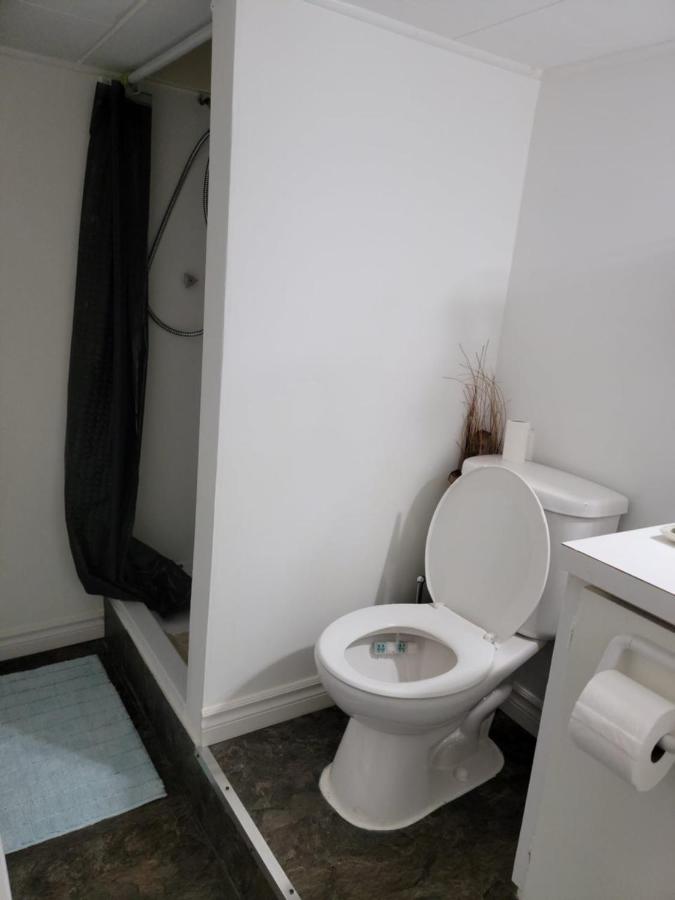 エドマンズトンLower Level Apt 6Ft High Close To Hwy Netflix Wifiアパートメント エクステリア 写真