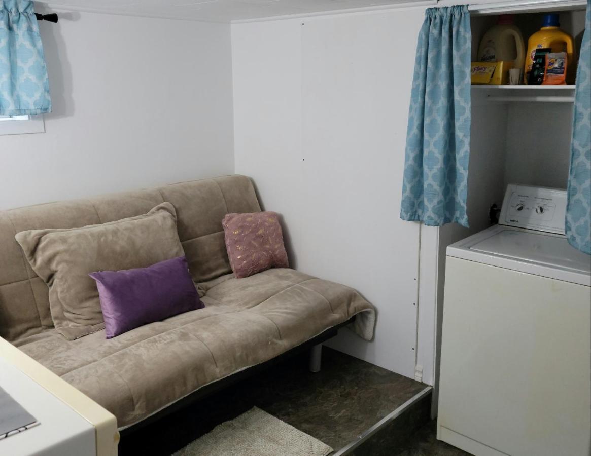 エドマンズトンLower Level Apt 6Ft High Close To Hwy Netflix Wifiアパートメント エクステリア 写真
