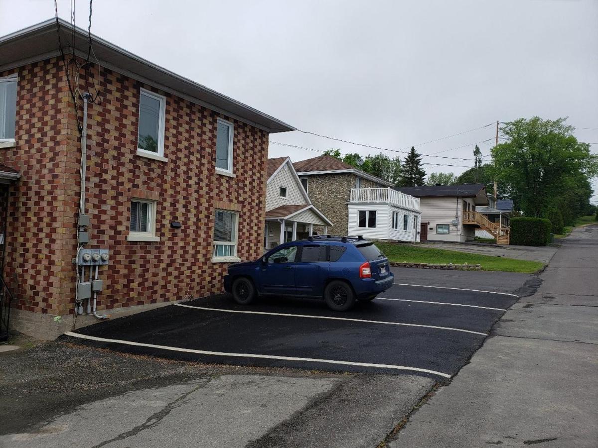エドマンズトンLower Level Apt 6Ft High Close To Hwy Netflix Wifiアパートメント エクステリア 写真